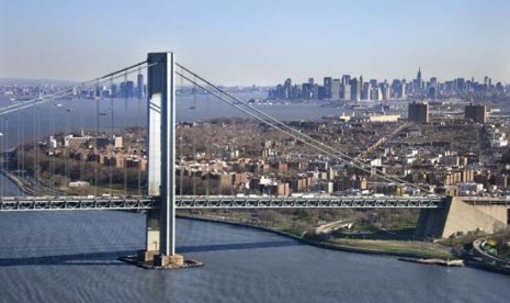 Jembatan Verrazano-Narrows di Amerika Serikat.