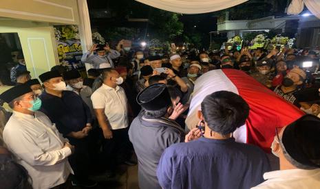 Jenazah almarhum Prof Azyumardi Azra tiba di rumah duka dari Malaysia.