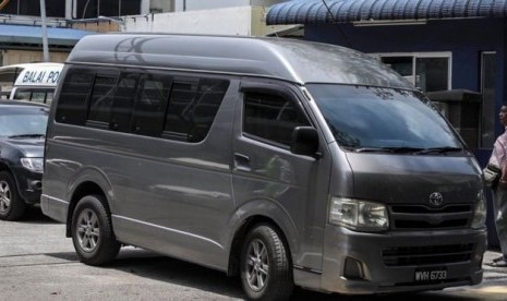 Jenazah saudara seayah pemimpin Korea Utara Kim Jong-nam diyakini dibawa dari kamar jenazah ke bandara Kuala Lumpur dengan mobil ini, Jumat (31/3).