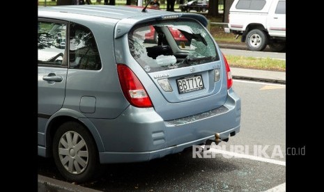 Jendela mobil yang hancur setelah penembakan yang mengakibatkan banyak kematian dan cedera di Masjid Al Noor di Deans Avenue di Christchurch, Selandia Baru, (15/3 2019). 