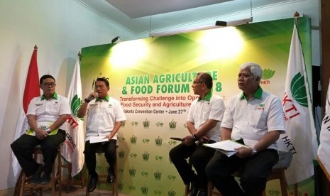 Jenderal Purn. Moeldoko saat merilis Asian Agriculculture and Food Forum HKTI 2018 dengan Tema Transforming Challenge into Opportunity: Food Security and Agriculture Innovation di Sekretariat HKTI, Menteng, Jakarta Pusat. Kamis (15/3).