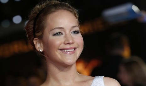 Jennifer Lawrence dalam penayangan perdana The Hunger Games : Mockingjay - Part 1, di London, Selasa (11/11).