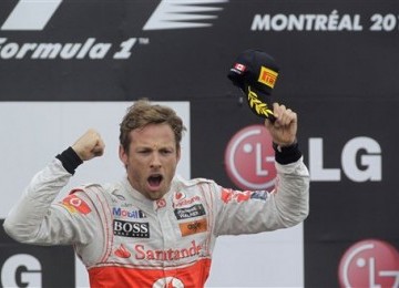 Jenson Button, pebalap McLaren Mercedes, tampak sangat emosional di podium usai memenangkan GP Kanada.