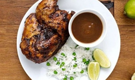 Jerk chicken yang ditawarkan IKEA di toko-tokonya di Inggris.