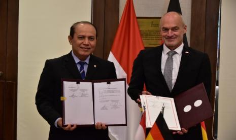 Penandatangan kerja sama antara BNPT dengan Kepolisian Federal Jerman di Jakarta, Senin (5/9/2022). Tampak Kepala BNPT Komjen Pol Dr Boy Rafli Amar, MH dan Vice President Kepolisian Federal Jerman,  Michael Kretschmer. 