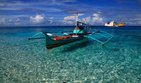 Jernihnya air di tepi pantai Kepulauan Sangihe 