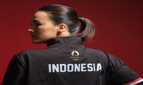 Jersey kontingen Indonesia di Olimpiade Paris 2024 karya desainer Didit Prabowo.