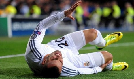 Jese Rodriguez terkapar di lapangan.