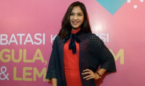 Jessica Mila. Jessica Mila berperan sebagai Pelita, sosok perempuan yang memiliki kekurangan. Ia harus berjalan menggunakan tongkat sejak ia kecil, dan di situlah Jessica mengalami kesulitan. Karena ia harus benar-benar mendalami sebagai orang yang memang sudah menggunakan tongkat sejak lama.