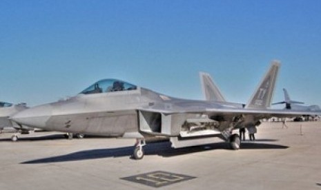 Jet tempur F22  Raptor. Amerika Serikat mengumumkan telah meningkatkan kekuatan militernya di Timur Tengah.