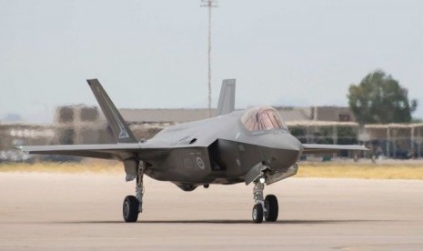 Jet tempur Joint Strike Fighter F-35A buatan Lockheed Martin di lokasi yang tak disebutkan namanya.