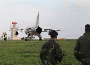 Jet tempur Libya di Bandara Malta