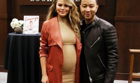 Jhon Legend dan istrinya Chrissy Teigen 