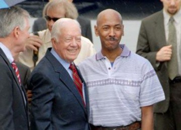 Jimmy Carter dengan Aijalon Mahli Gomes