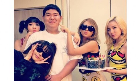 Jjangmae bersama 2NE1. Jjangmae seterusnya akan menjadi manajer grup WINNER