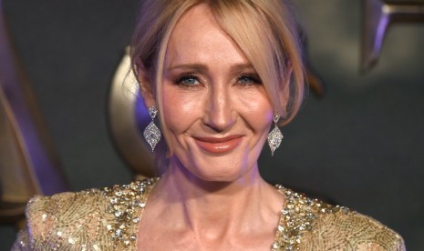 JK Rowling. Polisi Skotlandia pada Ahad (14/8/2022) menyelidiki laporan ancaman yang ditujukan kepada penulis novel Harry Potter, JK Rowling. 