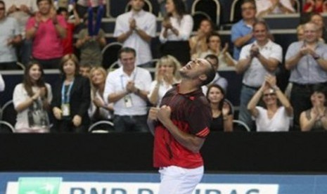 Jo Wilfried Tsonga meluapkan emosinya usai mengalahkan Ivan Ljubicic di final Metz.