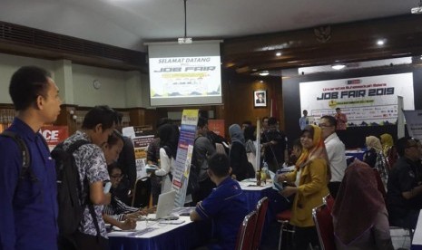 Job Fair UMM. Sebanyak 47 perusahaan manufaktur dan jasa se-Malang Raya dan Surabaya  meramaikan gelaran Job Fair Universitas Muhammadiyah Malang (UMM), Selasa  (5/3), di Ruang Auditorium BAU UMM.