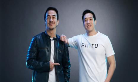 Joe Taslim dan Founder & CEO Pintu Jeth Soetoyo (kanan)