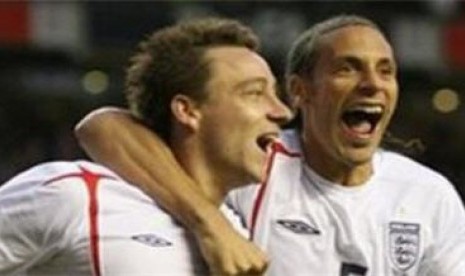 John Terry (kiri) dan Rio Ferdinand 