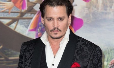 Johnny Depp. Perusahaan milik Johnny Depp memproduksi teater musikal tak resmi tentang Michael Jackson. 