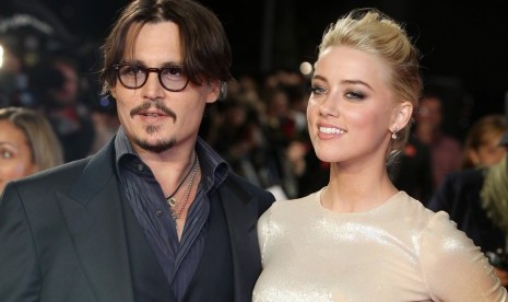 Mantan pasangan selebritas Johnny Depp dan Amber Heard. Depp menggugat The Sun yang menyebutnya sebagai pemukul istri.