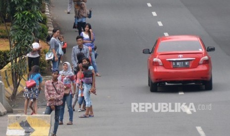   Joki 3 in 1 beroperasi di Jalan Pattimura, Jakarta, Kamis (31/3).