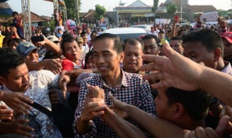 Joko Widodo (baju kotak-kotak)