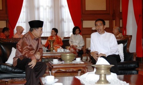 Joko Widodo bersilaturahim dengan Jusuf Kalla di rumah dinas Gubernur DKI, Jakarta, Senin (28/7).