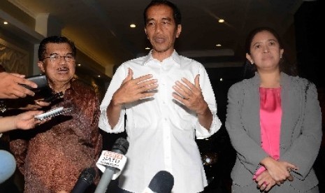 Joko Widodo dan Jusuf Kalla didampingi Ketua DPP PDIP Puan Maharani.