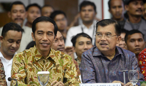 Joko Widodo dan Jusuf Kalla (kanan).