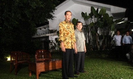 Joko Widodo, dan Jusuf Kalla menggelar konferensi pers di rumah Dinas Gubernur, Jakarta, Kamis (21/8). 