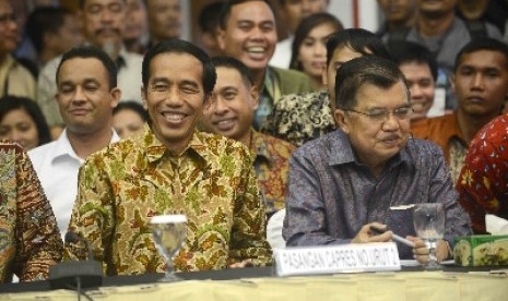  Joko Widodo dan Jusuf Kalla menghadiri rapat rekapitulasi penghitungan suara nasional dan luar negeri pemilihan Presiden 2014 di gedung KPU, Jakarta, Selasa (22/7).