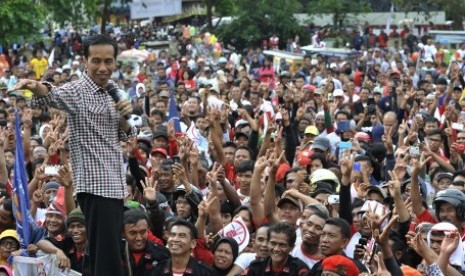 Joko Widodo (Jokowi) berkampanye di Alun-Alun Pagaden, Kabupaten Subang, Jawa Barat, Selasa (17/6). 