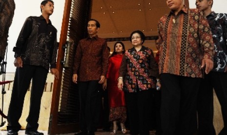 Joko Widodo (kedua kiri), Ketua Umum PDIP Megawati Soekarno Putri.