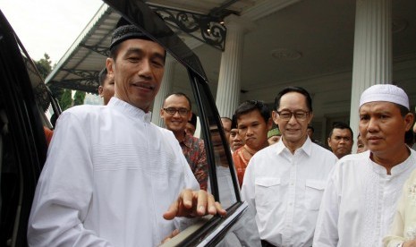 Joko Widodo (kiri)