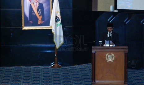 Joko Widodo memberikan pidato terakhir nya saat sidang paripurna di Gedung DPRD DKI, Jakarta Pusat, Kamis (2/10). (Republika/Raisan Al Farisi) 