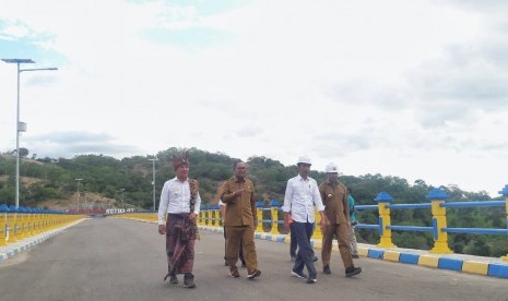 Joko Widodo telah meresmikan Bendungan Rotiklot yang terletak di Kecamatan Atambua, Kabupaten Belu, Nusa Tenggara Timur (NTT), pada Senin (20/5). 