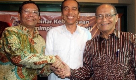 Jokowi bersama Mahfud MD dan Syafii Maarif, beberapa waktu lalu.