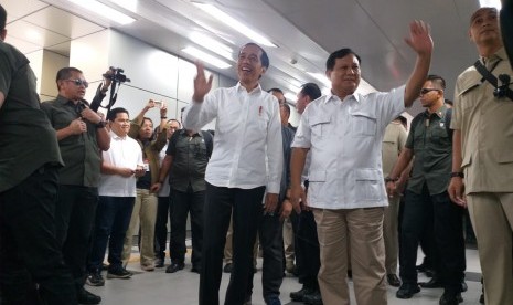 Jokowi dan Prabowo bertemu di Stasiun MRT Lebak Bulus, Jakarta, Sabtu (13/7) 