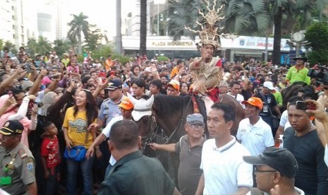 Jokowi diarak masyarakat di jakarnaval