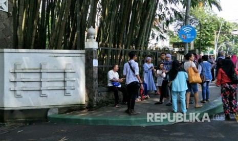 Bogor Botanical Garden is closed for public for security reason following Barrack Obama's visit, Friday (June 30).