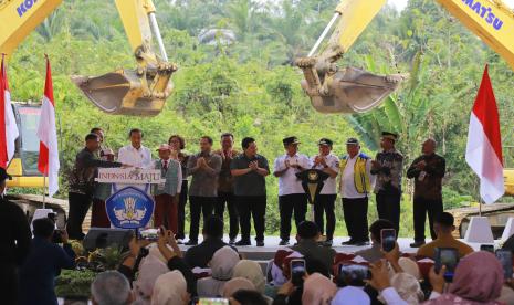 President Jokowi visited a number of infrastructure development projects in IKN, Penajam Paser North, East Kalimantan.