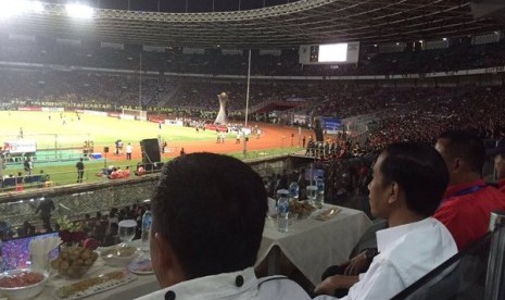 Jokowi menyaksikan final piala jenderal sudirman di GBK pada Ahad (24/1)