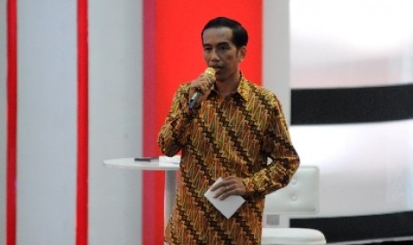 Jokowi saat tampil di acara debat capres sesi ketiga di Jakarta, Ahad (22/6).