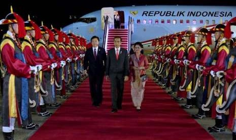 President Joko Widodo arrives in South Korea, Sunday (Sept 9).