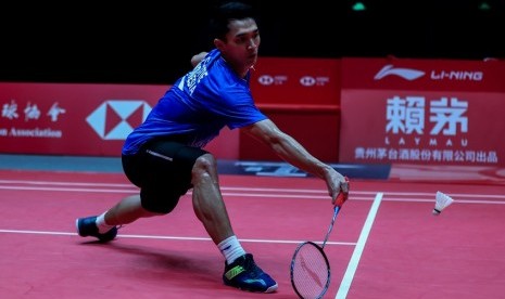 Jonatan Christie gagal ke semifinal BWF World Tour Finals 2019 setelah dikalahkan Kento Momota dalam laga Grup A.