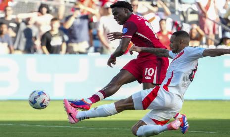 Jonathan David dari Kanada mencetak gol pembuka timnya melawan Peru selama pertandingan sepak bola Grup A Copa America di Kansas City, Rabu (26/6/2024) pagi WIB.