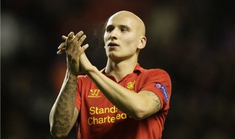 Jonjo Shelvey saat masih berseragam Liverpool.