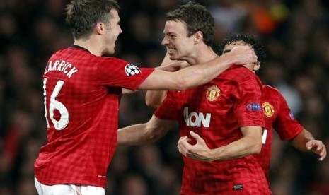  Jonny Evans (kanan)